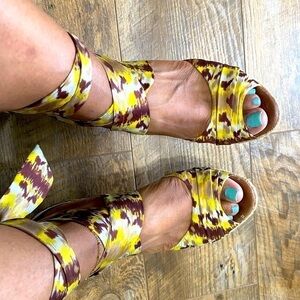 Ugg Australia Lucianna Platform Sandals Women’s Size 5.5